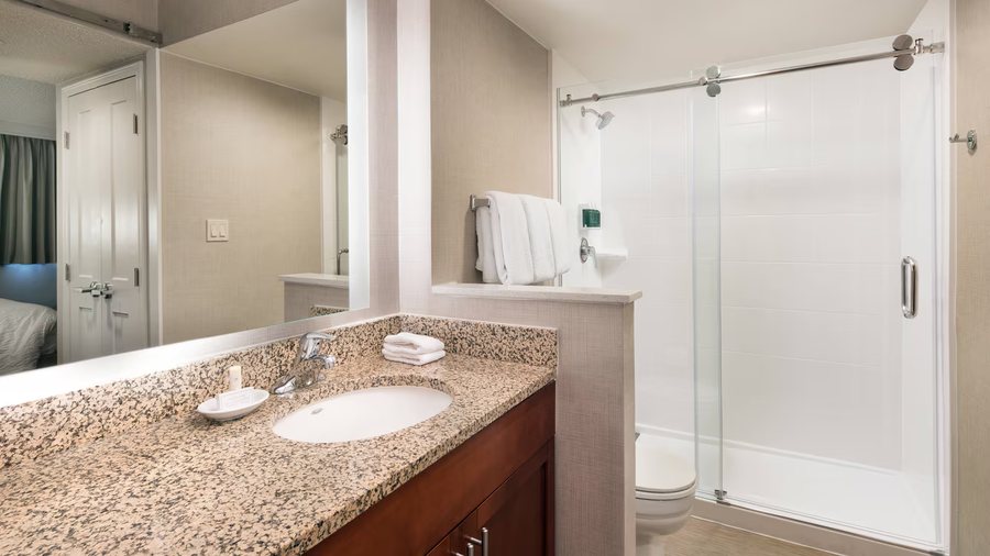 Comfort Inn Suites Boulder — Bathroom
