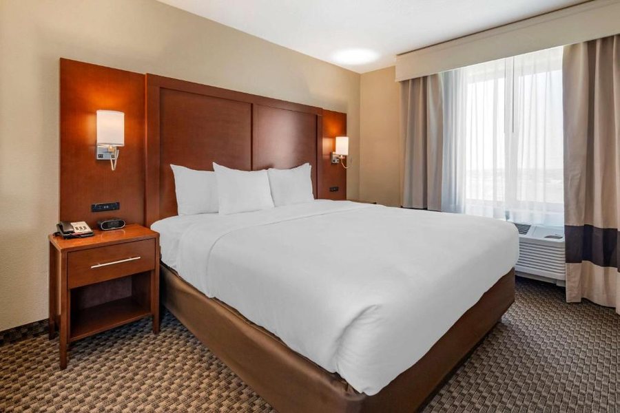 Comfort Inn Suites Boulder — Guest room