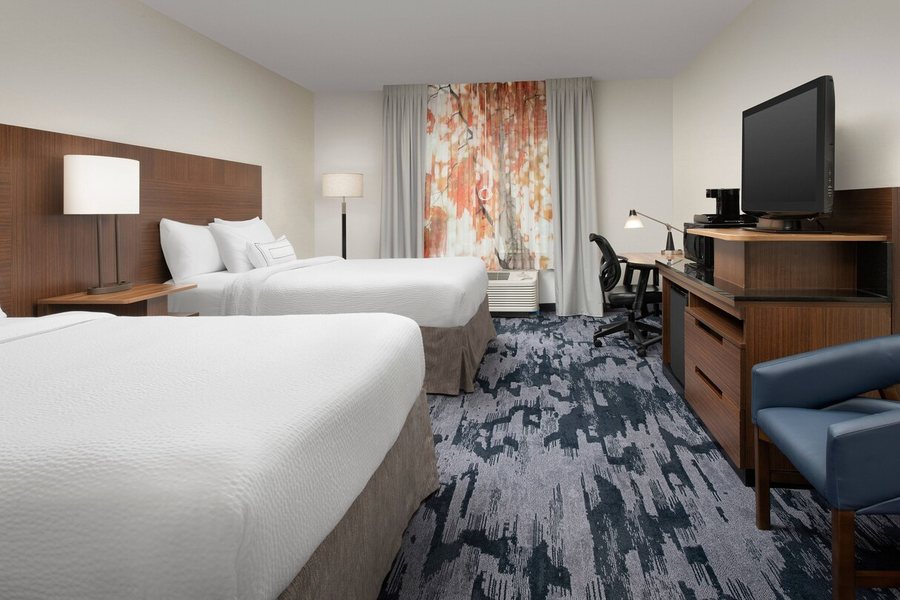 Comfort Inn Suites BWI Airport — Guest room