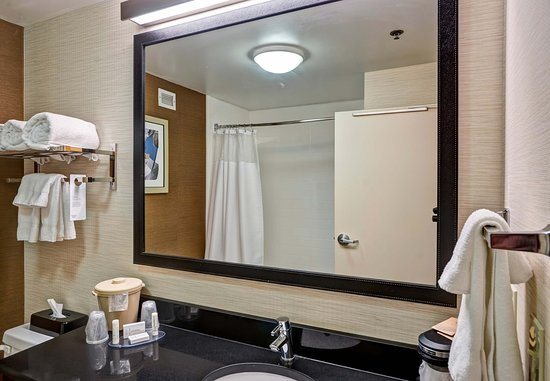 Comfort Inn Suites Christiansburg I 81 — Bathroom