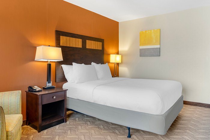 Comfort Inn Suites Danbury bethel — Guest room