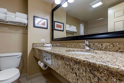 Comfort Inn Suites Dover — Bathroom
