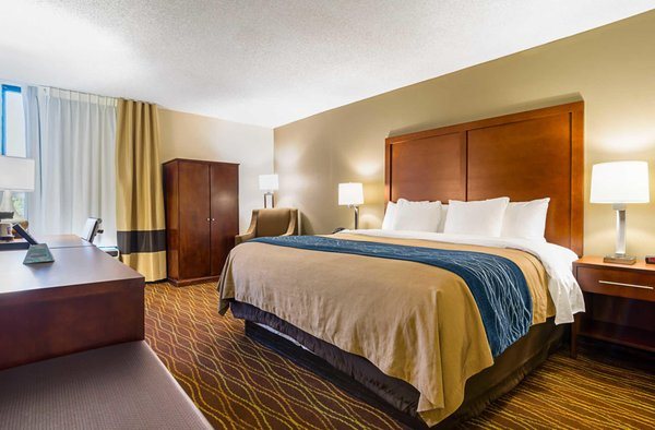 Comfort Inn Suites Durham Near Duke University — Guest room
