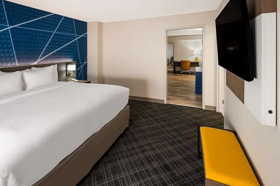 Comfort Inn Suites Fishers Indianapolis — Guest room