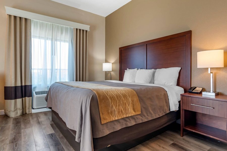 Comfort Inn Suites Fort Walton Beach Destin West — Guest room