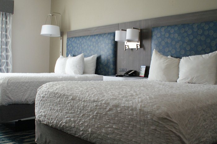 Comfort Inn Suites Grinnell Near I 80 — Guest room
