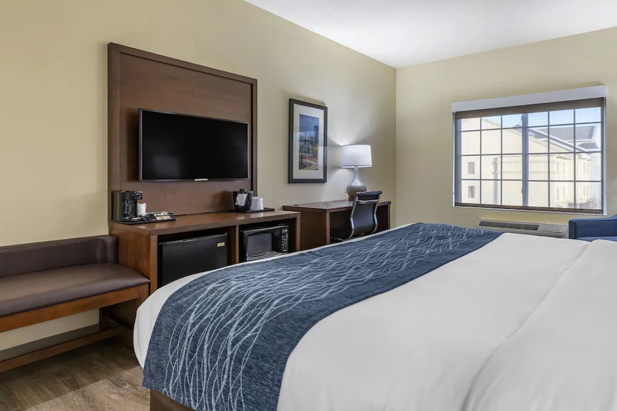 Comfort Inn Suites High Point Archdale — Guest room