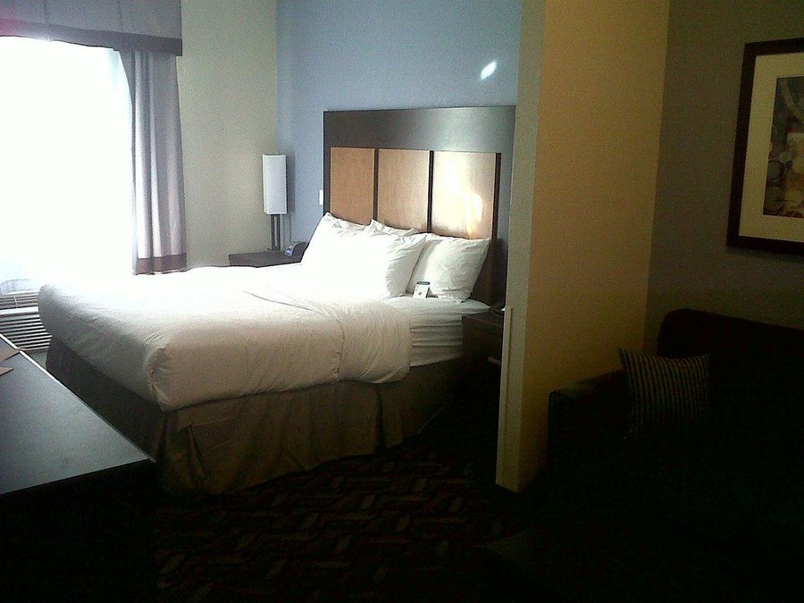 Comfort Inn Suites I 10 Airport — Guest room