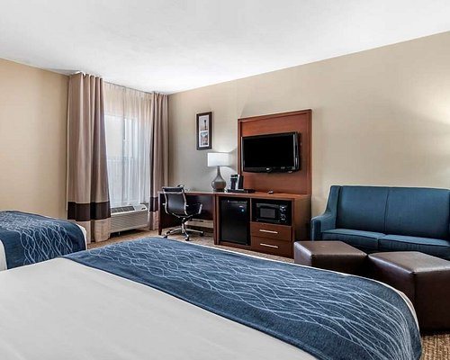 Comfort Inn Suites Junction City Near Fort Riley — Guest room