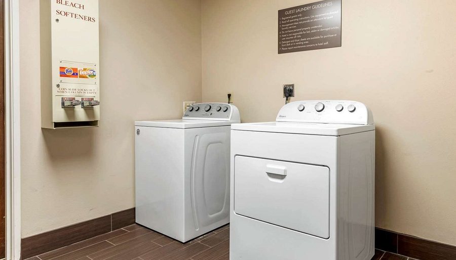 Comfort Inn Suites Lenoir Hwy 321 Northern Foothills — Bathroom