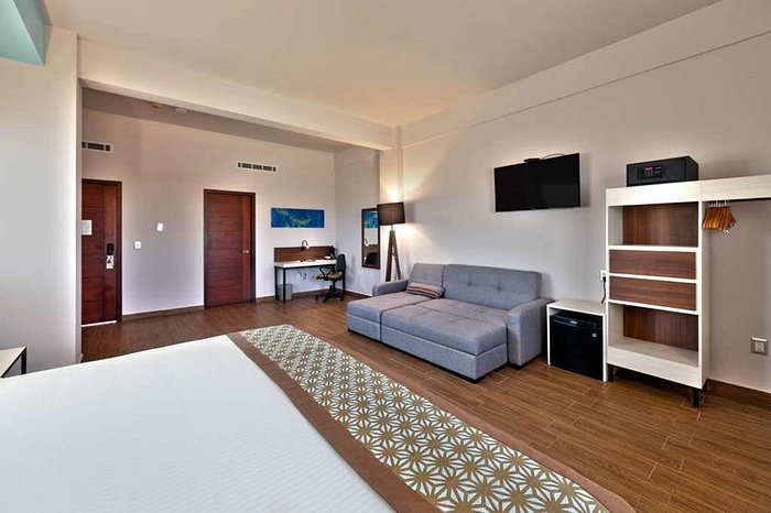 Comfort Inn Suites Los Cabos — Guest room