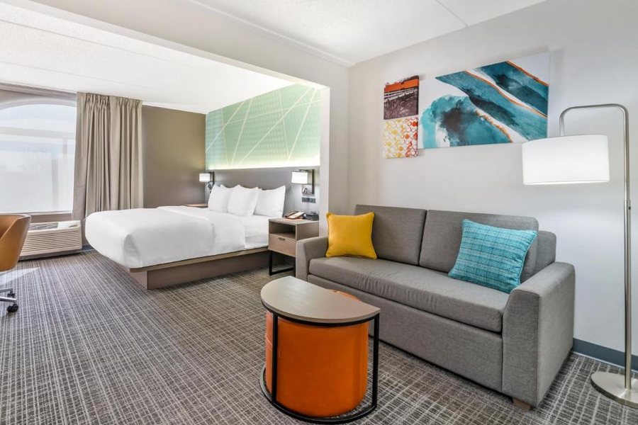 Comfort Inn Suites Madison Airport — Guest room