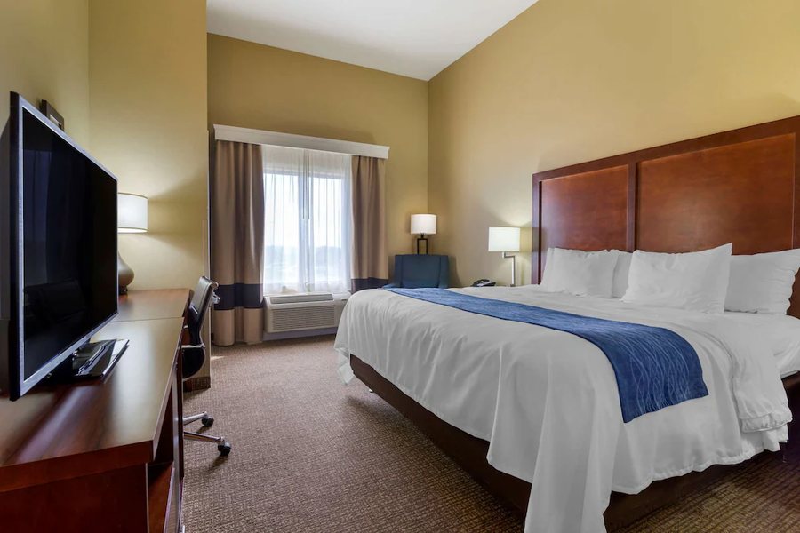 Comfort Inn Suites Mandan Bismarck Mandan North Dakota — Guest room