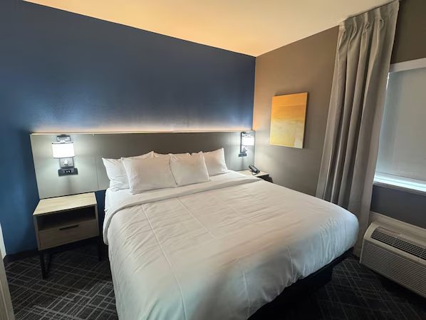 Comfort Inn Suites — Guest room