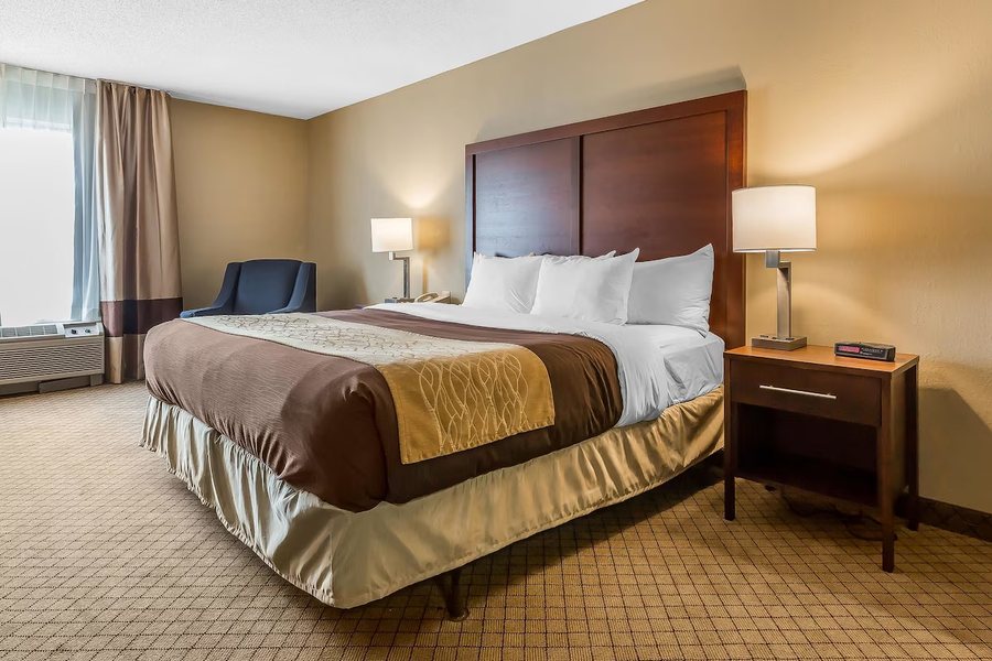 Comfort Inn Suites Mishawaka South Bend — Guest room
