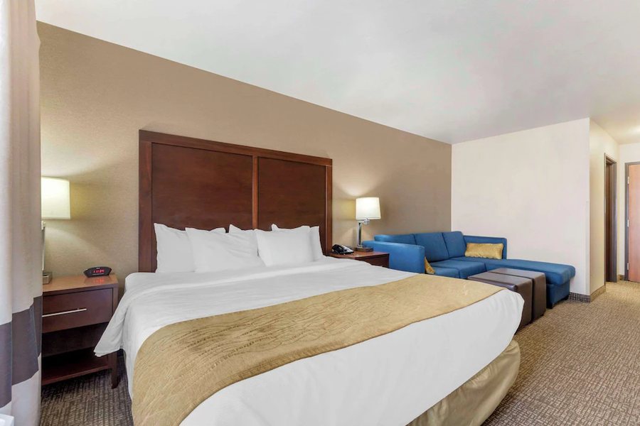 Comfort Inn Suites Mitchell I 90 — Guest room