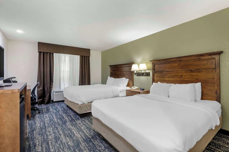 Comfort Inn Suites Mt Rushmore — Guest room
