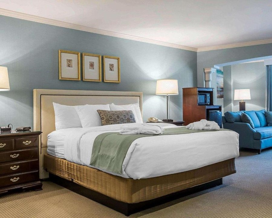 Comfort Inn Suites Near Burke Mountain — Guest room
