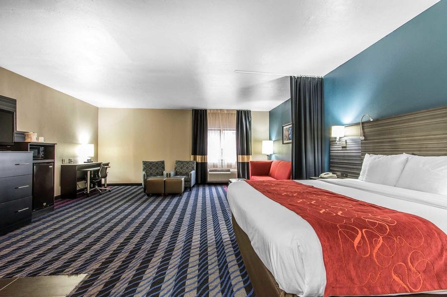 Comfort Inn Suites Oklahoma City West I 40 — Guest room