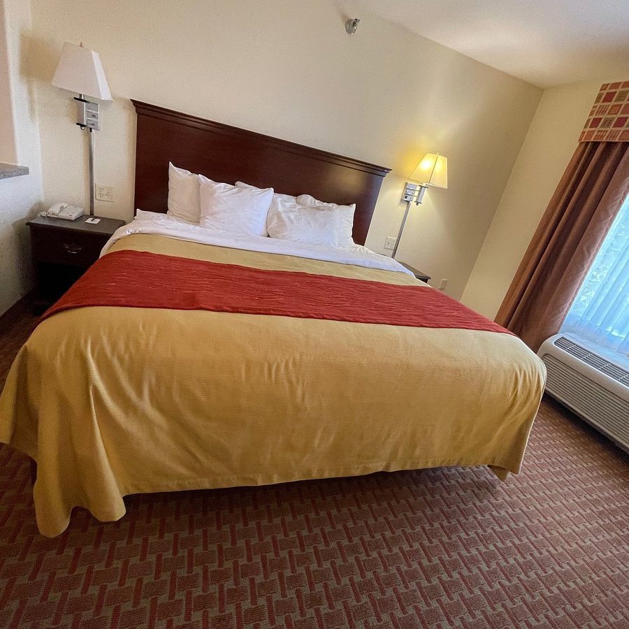 Comfort Inn Suites Rock Springs — Guest room