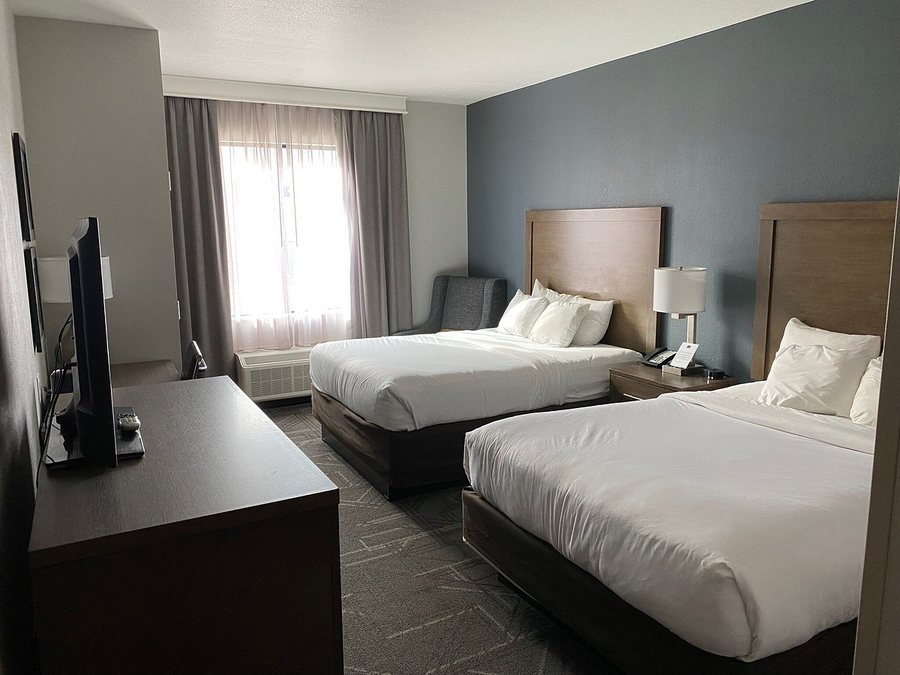 Comfort Inn Suites Salt Lake City Airport — Guest room