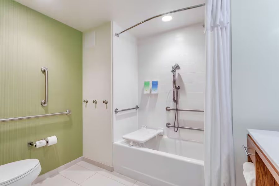 Comfort Inn Suites Saratoga Springs — Bathroom