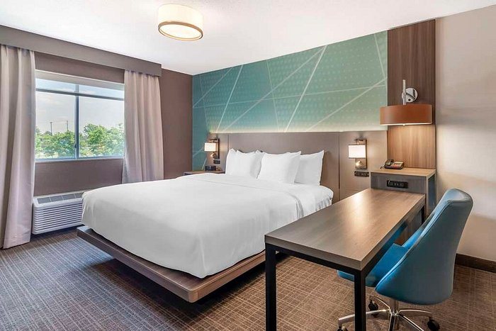 Comfort Inn Suites Saratoga Springs — Guest room