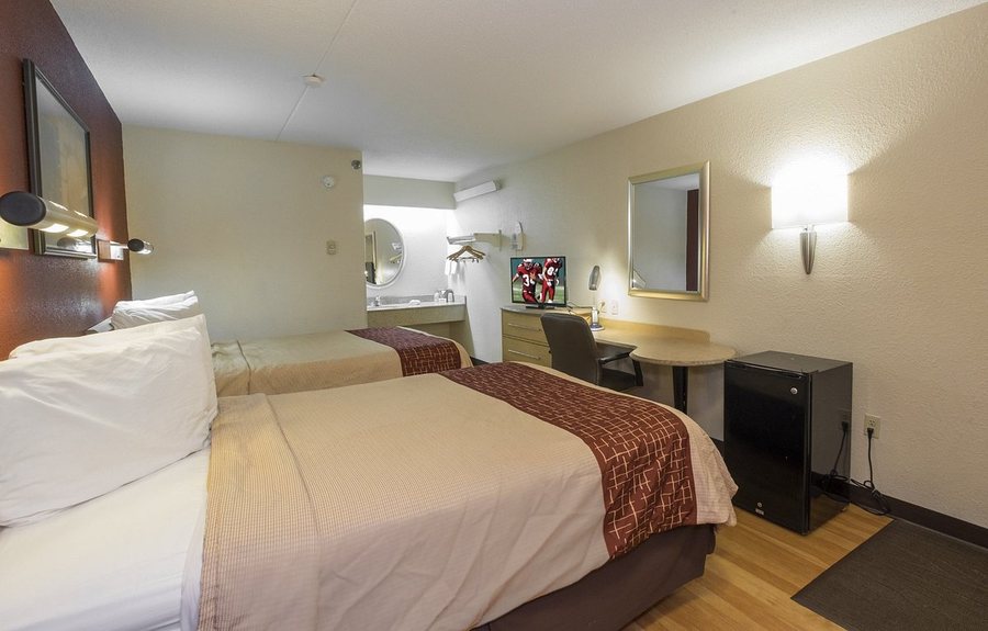 Comfort Inn Suites Sharonville Cincinnati North — Guest room