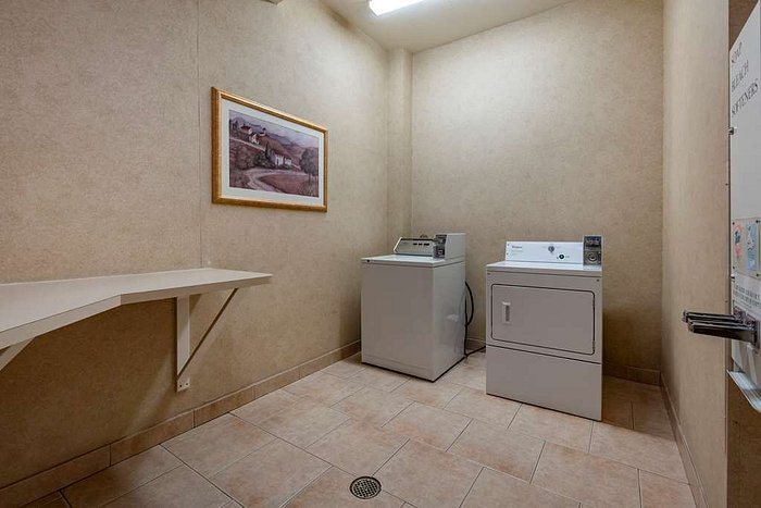Comfort Inn Suites Ukiah Mendicino County — Bathroom