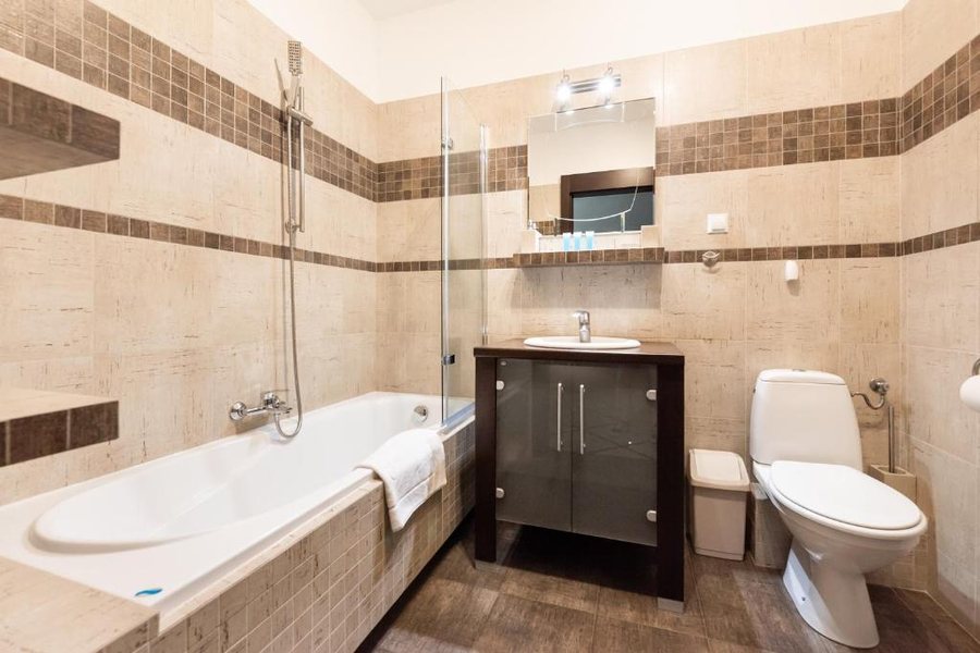 Comfort Inn Suites Warsaw Near US 30 — Bathroom