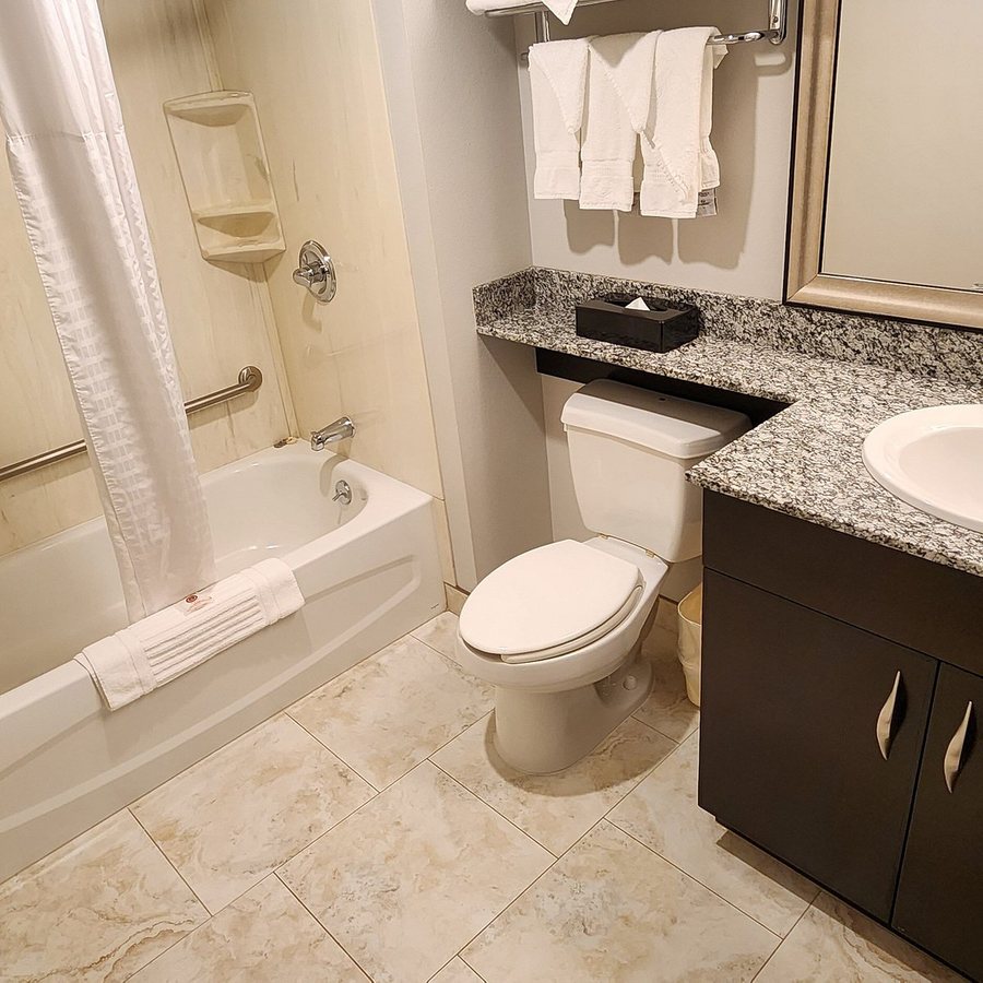 Comfort Inn — Bathroom