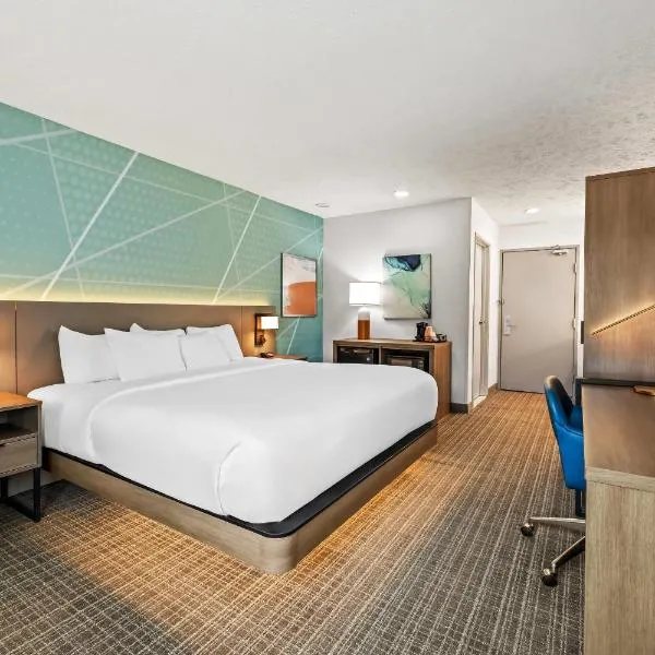 Comfort Inn Traverse City — Guest room