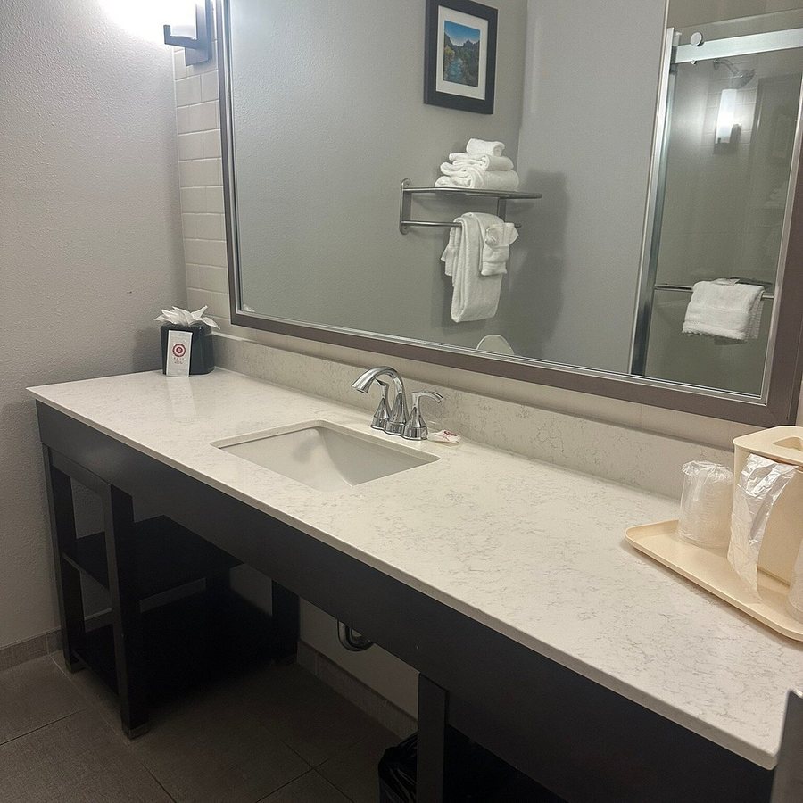 Comfort Suites Airport Salt Lake City Utah — Bathroom
