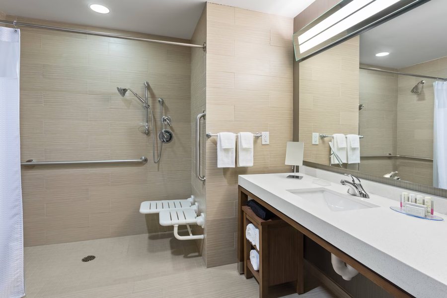 Comfort Suites at Katy Mills — Bathroom