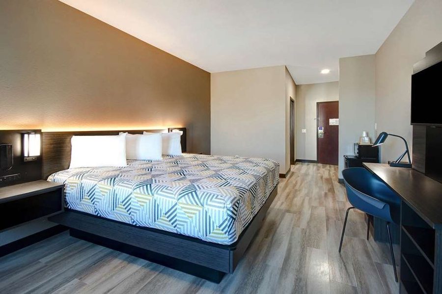 Comfort Suites at Lake Worth — Guest room