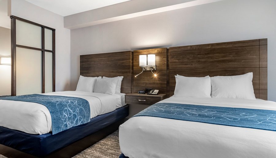 Comfort Suites Atlanta Airport — Guest room