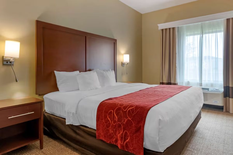 Comfort Suites — Guest room