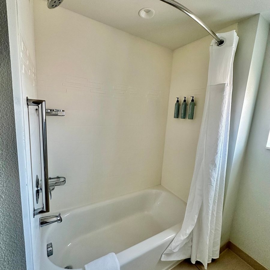 Comfort Suites Broomfield Boulder Interlocken — Bathroom