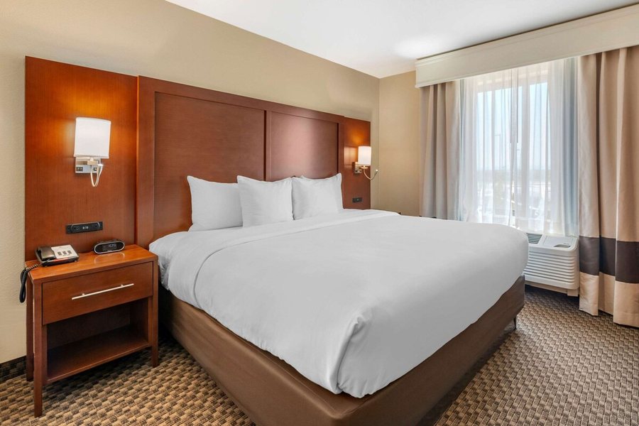Comfort Suites Broomfield Boulder Interlocken — Guest room