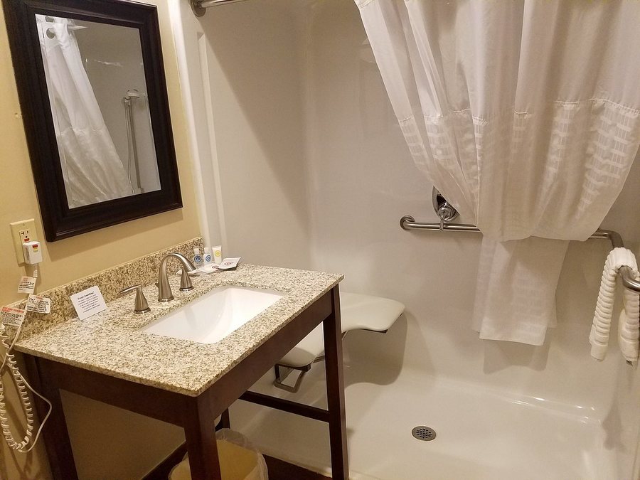 Comfort Suites — Bathroom