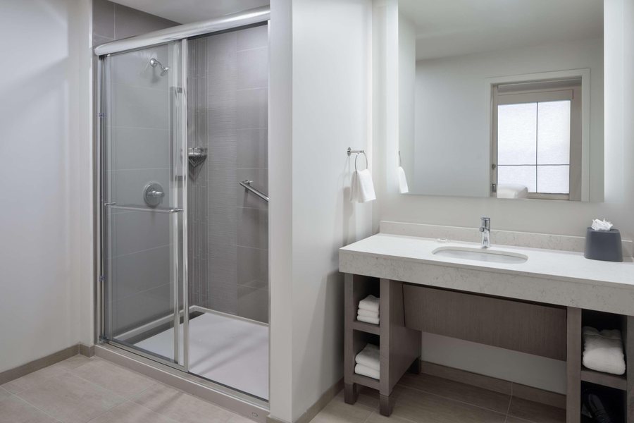 Comfort Suites Denver near Anschutz Medical Campus — Bathroom