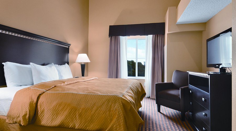 Comfort Suites DFW Airport — Guest room