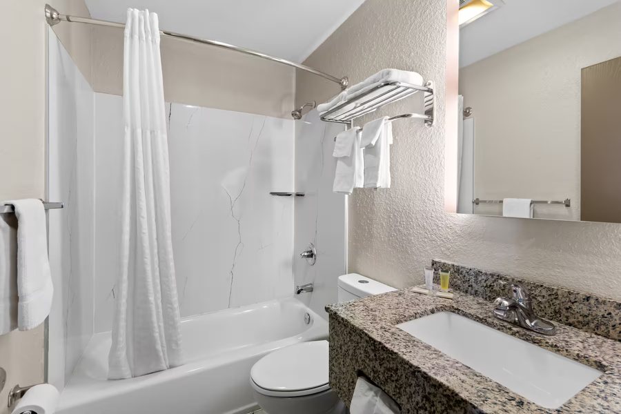 Comfort Suites Elizabethtown Elizabethtown Kentucky — Bathroom
