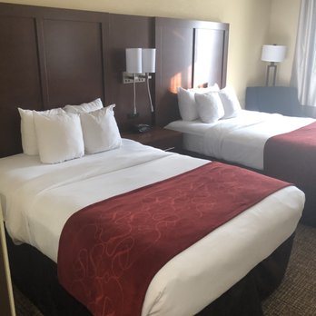 Comfort Suites Fredericksburg North — Guest room