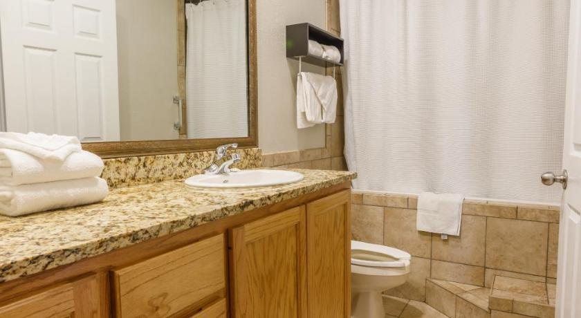 Comfort Suites Gadsden Attalla — Bathroom