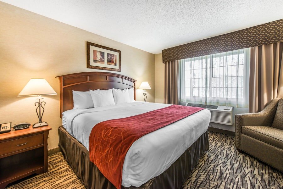 Comfort Suites Golden West on Evergreen Parkway — Guest room