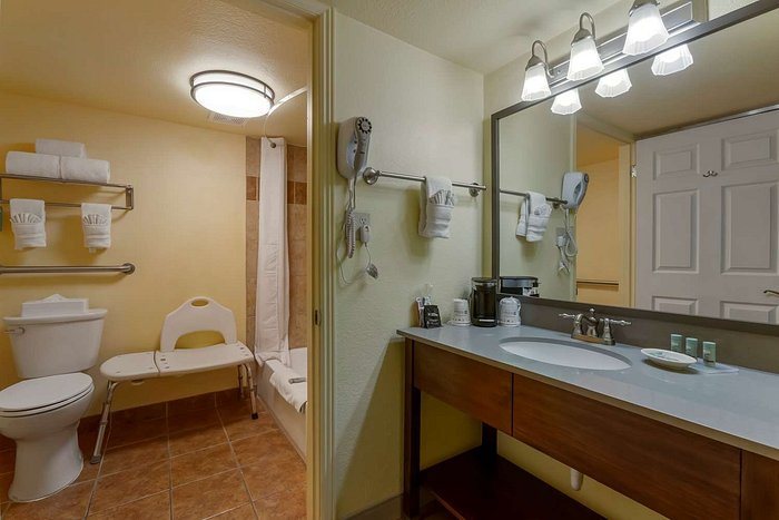 Comfort Suites Goodyear West Phoenix — Bathroom