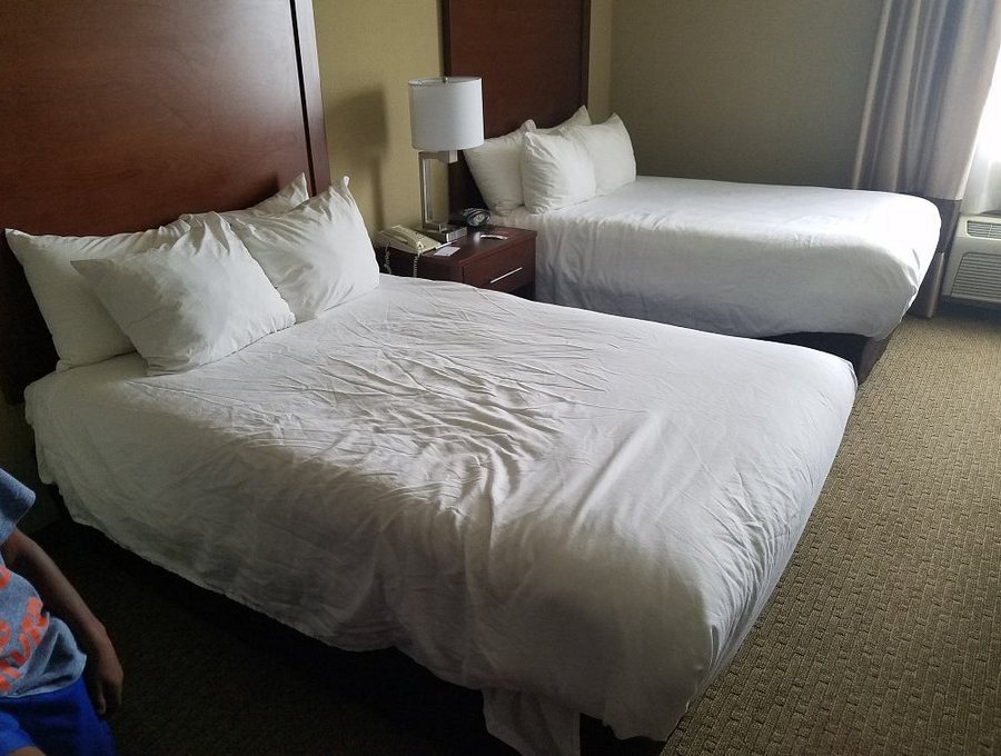 Comfort Suites — Guest room