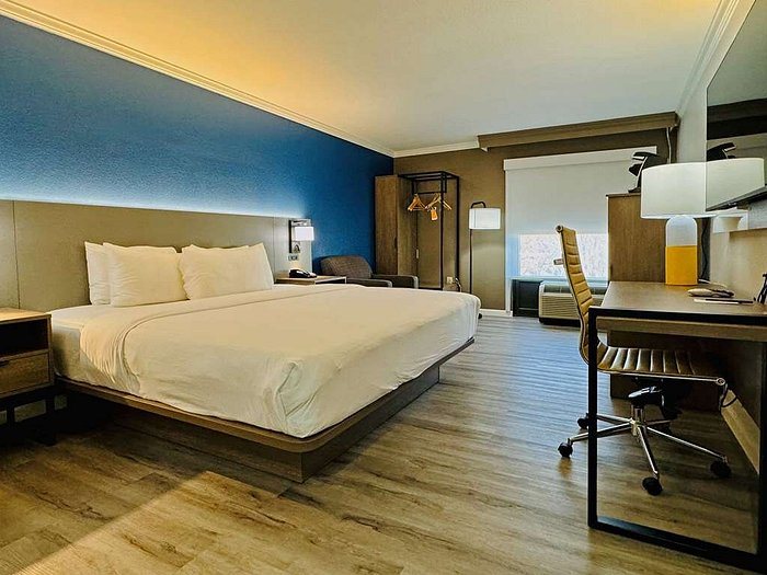 Comfort Suites Houston West At Clay Road — Guest room
