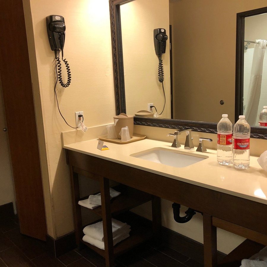 Comfort Suites Inn at Ridgewood Farm — Bathroom